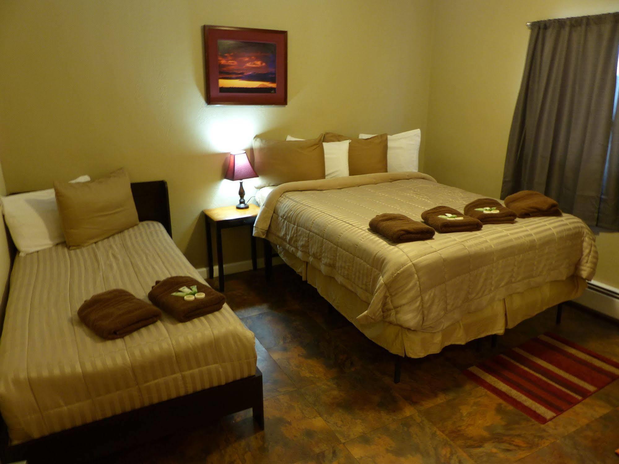 Bent Prop Inn & Hostel Of Alaska - Downtown أنكوراج المظهر الخارجي الصورة